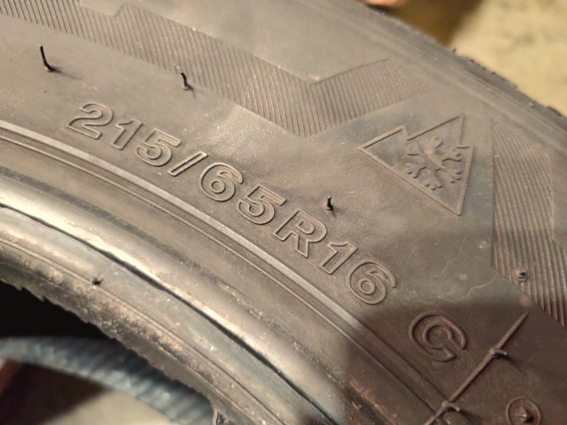 2 Gomme usate 215 65 16 C Pneumatici Invernali BRIDGESTONE 2 Gomme usate 215 65 16 C Pneumatici Invernali BRIDGESTONE