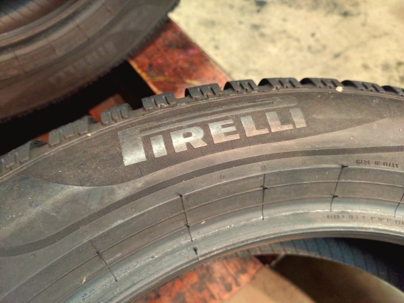 4 Gomme usate 215 55 18 Pneumatici Invernali PIRELLI 4 Gomme usate 215 55 18 Pneumatici Invernali PIRELLI