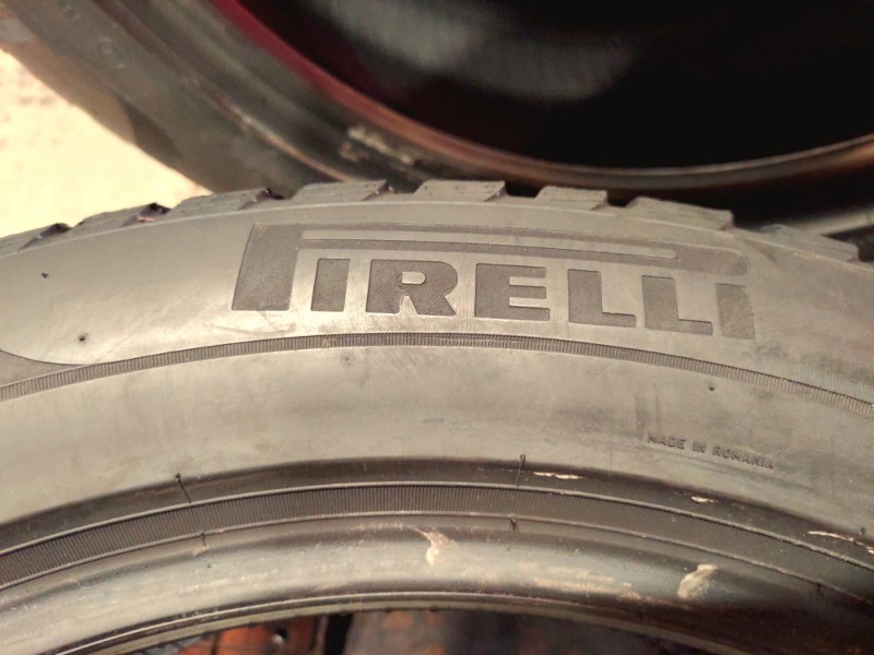 2 Gomme usate 275 45 20 e 2 Gomme usate 305 40 20 RUN FLAT Pneumatici Invernali PIRELLI 2 Gomme usate 275 45 20 e 2 Gomme usate 305 40 20 RUN FLAT Pneumatici Invernali PIRELLI