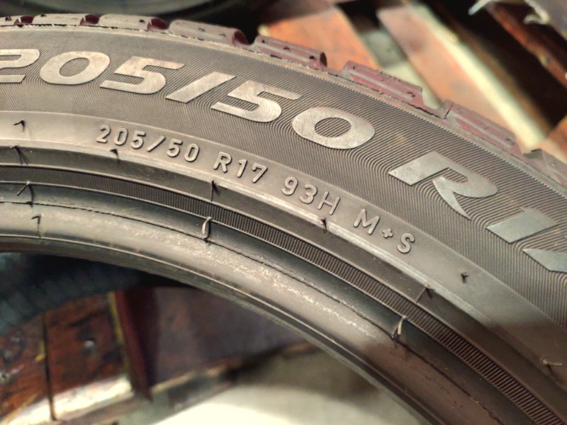 4 Gomme usate 205 50 17 Pneumatici Invernali PIRELLI 4 Gomme usate 205 50 17 Pneumatici Invernali PIRELLI