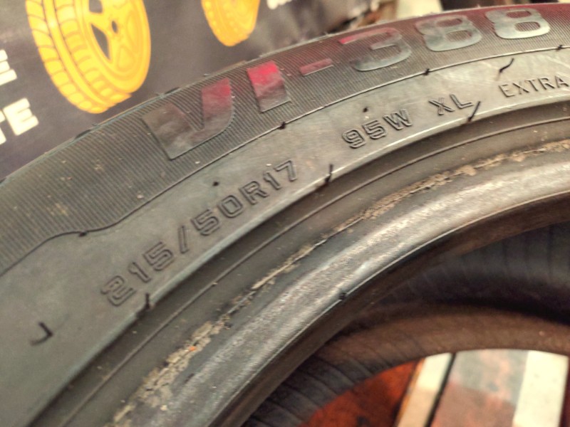 2 Gomme usate 215 50 17 Pneumatici Estivi OVATION 2 Gomme usate 215 50 17 Pneumatici Estivi OVATION