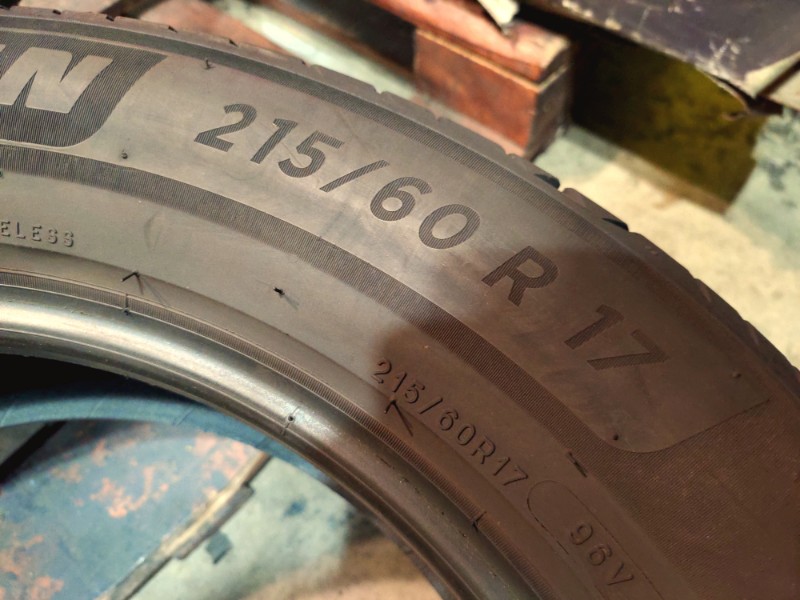 4 Gomme usate 215 60 17 Pneumatici Estivi MICHELIN 4 Gomme usate 215 60 17 Pneumatici Estivi MICHELIN