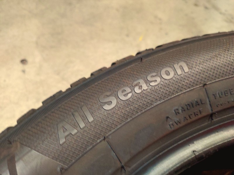 4 Gomme usate 235 55 18 Pneumatici 4 Stagioni KLEBER 4 Gomme usate 235 55 18 Pneumatici 4 Stagioni KLEBER