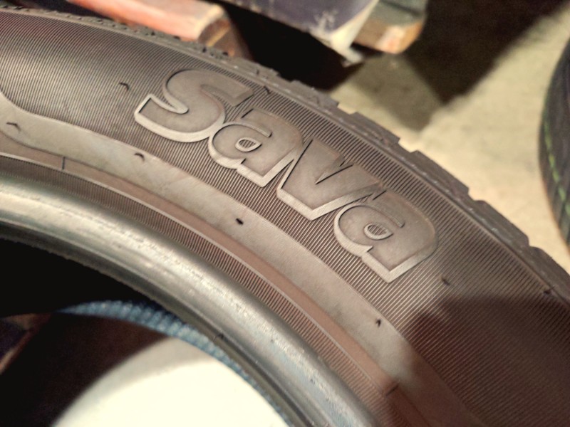 4 Gomme usate 225 55 17 Pneumatici Invernali SAVA 4 Gomme usate 225 55 17 Pneumatici Invernali SAVA