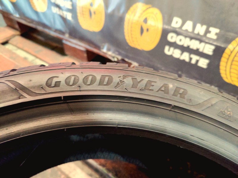 2 Gomme usate 225 40 18 Pneumatici Invernali GOODYEAR 2 Gomme usate 225 40 18 Pneumatici Invernali GOODYEAR