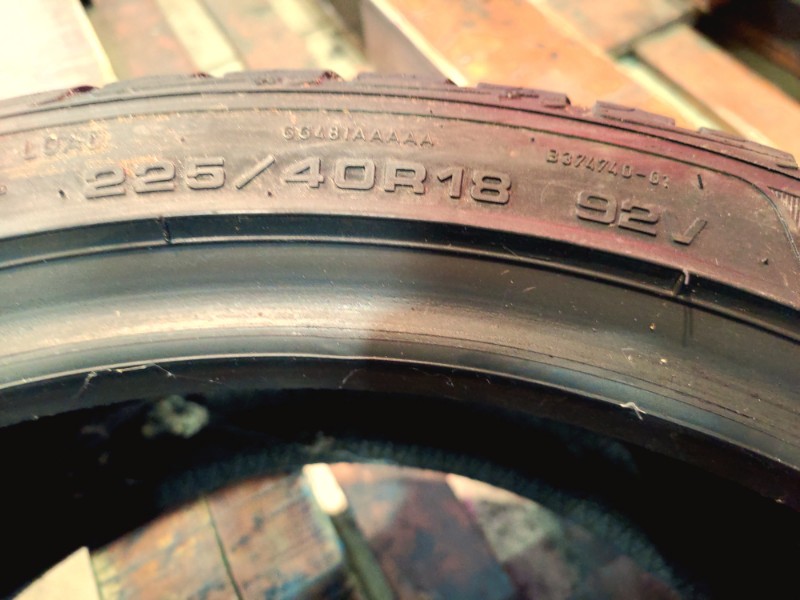 2 Gomme usate 225 40 18 Pneumatici Invernali GOODYEAR 2 Gomme usate 225 40 18 Pneumatici Invernali GOODYEAR