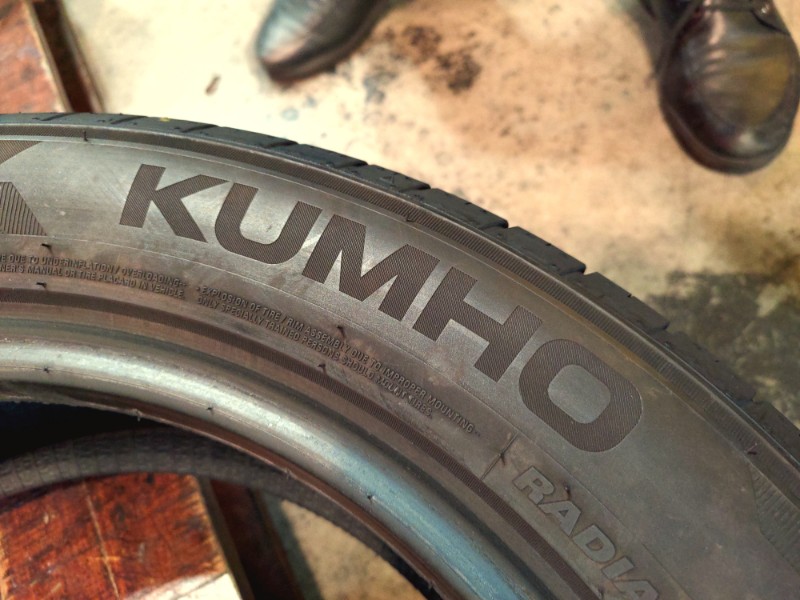 2 Gomme usate 195 55 16 Pneumatici Estivi KUMHO 2 Gomme usate 195 55 16 Pneumatici Estivi KUMHO