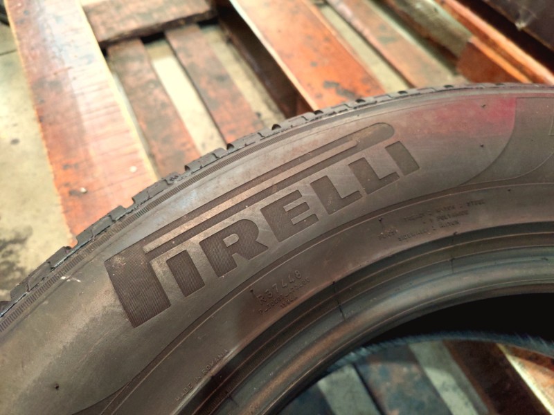 2 Gomme usate 235 60 18 Pneumatici Invernali PIRELLI 2 Gomme usate 235 60 18 Pneumatici Invernali PIRELLI