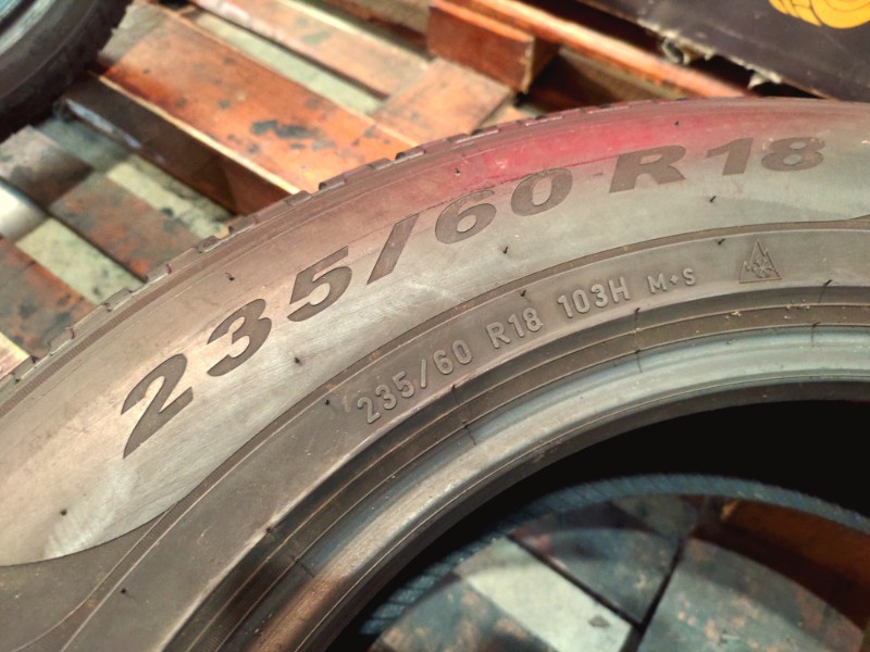 2 Gomme usate 235 60 18 Pneumatici Invernali PIRELLI 2 Gomme usate 235 60 18 Pneumatici Invernali PIRELLI