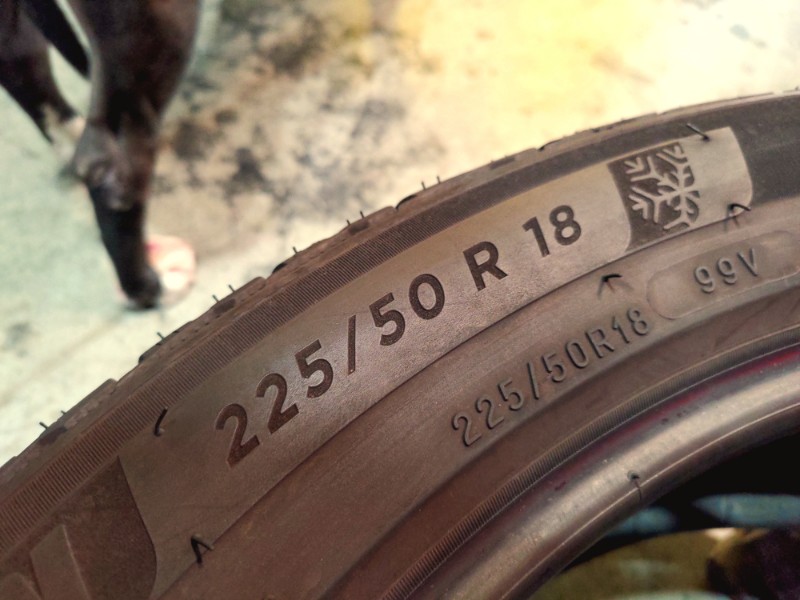 4 Gomme usate 225 50 18 Pneumatici Invernali MICHELIN 4 Gomme usate 225 50 18 Pneumatici Invernali MICHELIN