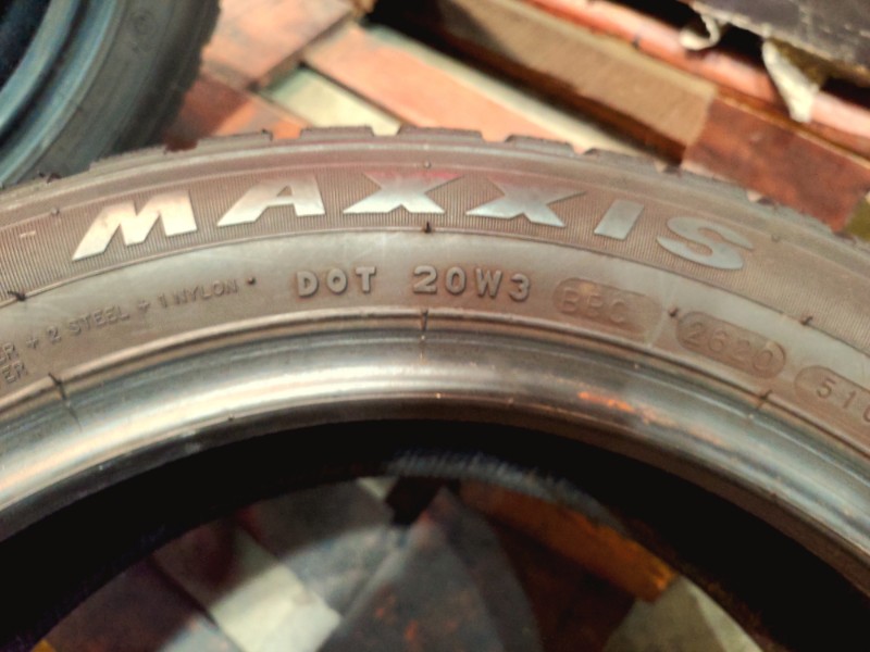 4 Gomme usate 165 60 15 Pneumatici Invernali MAXXIS 4 Gomme usate 165 60 15 Pneumatici Invernali MAXXIS