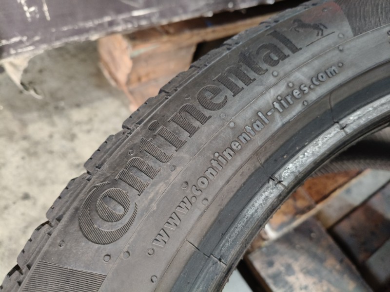 2 Gomme usate 245 40 18 Pneumatici Invernali CONTINENTAL 2 Gomme usate 245 40 18 Pneumatici Invernali CONTINENTAL