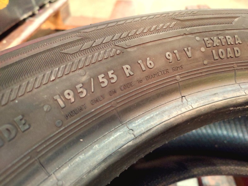 2 Gomme usate 195 55 16 Pneumatici Estivi BARUM 2 Gomme usate 195 55 16 Pneumatici Estivi BARUM