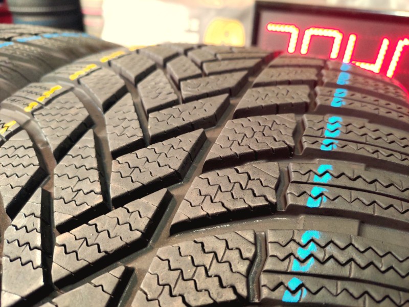 4 Gomme usate 265 40 20 Pneumatici Invernali BRIDGESTONE 4 Gomme usate 265 40 20 Pneumatici Invernali BRIDGESTONE