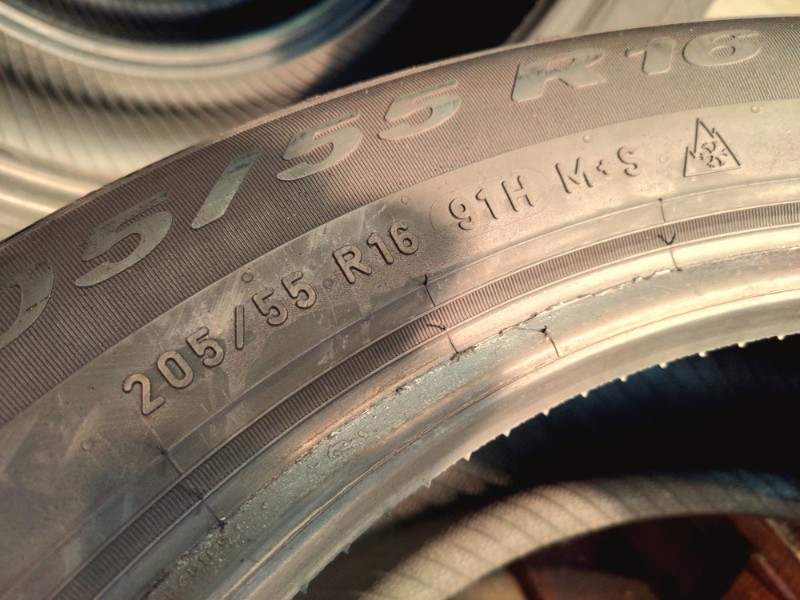 4 Gomme usate 205 55 16 Pneumatici Invernali PIRELLI 4 Gomme usate 205 55 16 Pneumatici Invernali PIRELLI