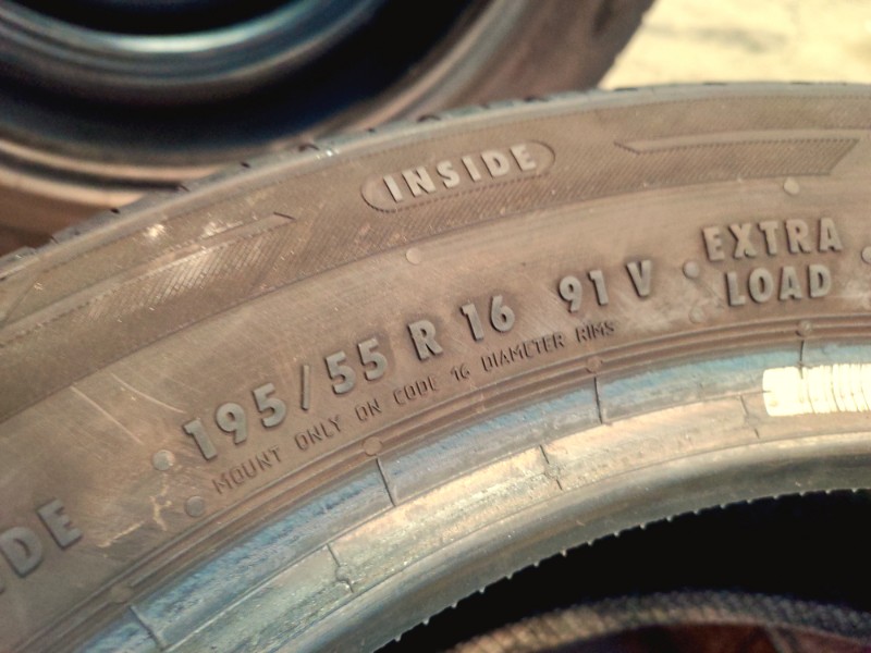 4 Gomme usate 195 55 16 Pneumatici Estivi BARUM 4 Gomme usate 195 55 16 Pneumatici Estivi BARUM