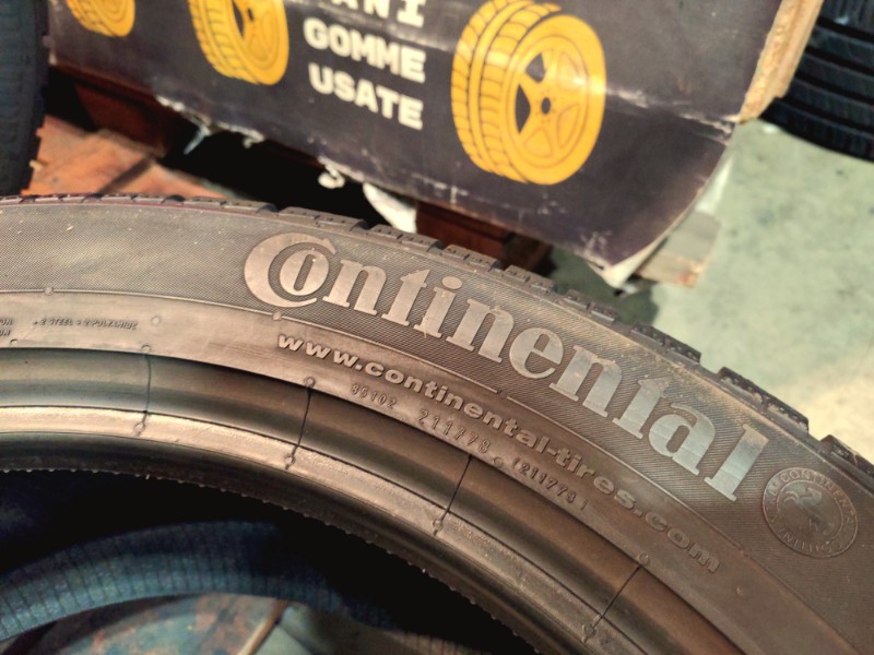 4 Gomme usate 255 45 19 Pneumatici Invernali CONTINENTAL 4 Gomme usate 255 45 19 Pneumatici Invernali CONTINENTAL