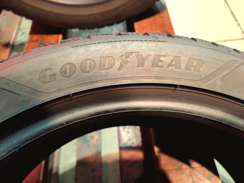 2 Gomme usate 225 45 18 Pneumatici Invernali GOODYEAR 2 Gomme usate 225 45 18 Pneumatici Invernali GOODYEAR