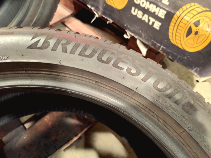 4 Gomme usate 255 45 19 Pneumatici Invernali BRIDGESTONE 4 Gomme usate 255 45 19 Pneumatici Invernali BRIDGESTONE