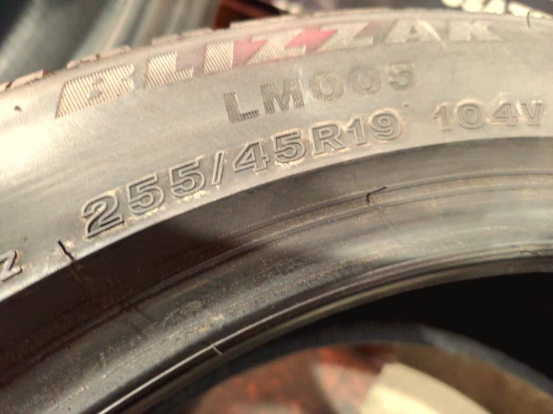4 Gomme usate 255 45 19 Pneumatici Invernali BRIDGESTONE 4 Gomme usate 255 45 19 Pneumatici Invernali BRIDGESTONE