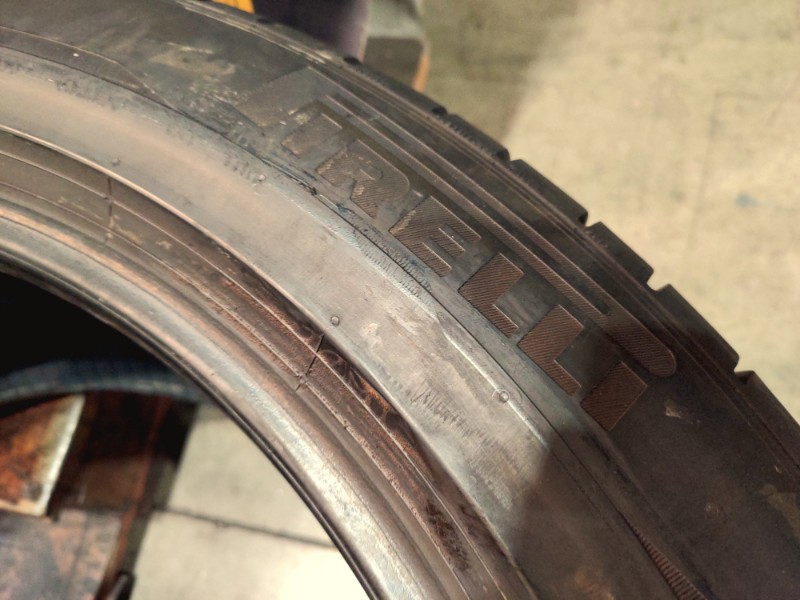 2 Gomme usate 305 40 20 RUN FLAT Pneumatici Estivi PIRELLI 2 Gomme usate 305 40 20 RUN FLAT Pneumatici Estivi PIRELLI