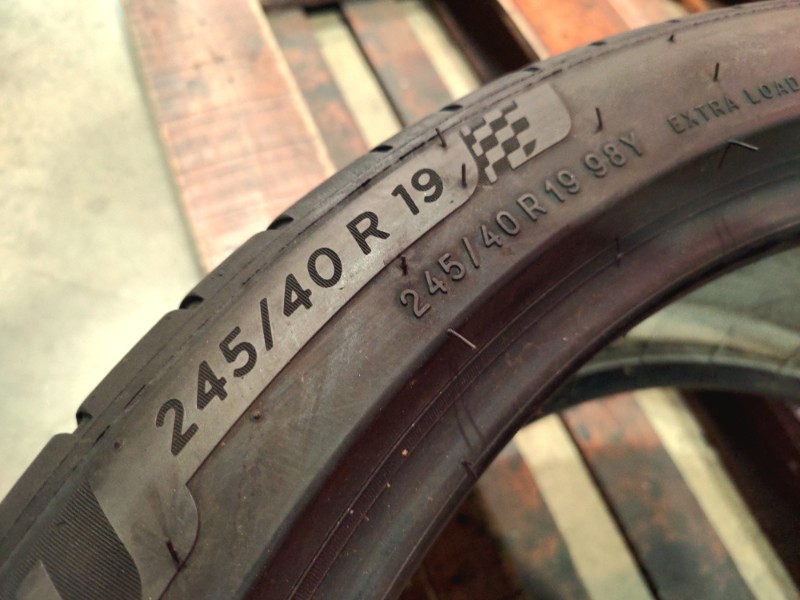 1 Gomma usata 245 40 19 Pneumatici Estivi MICHELIN 1 Gomma usata 245 40 19 Pneumatici Estivi MICHELIN