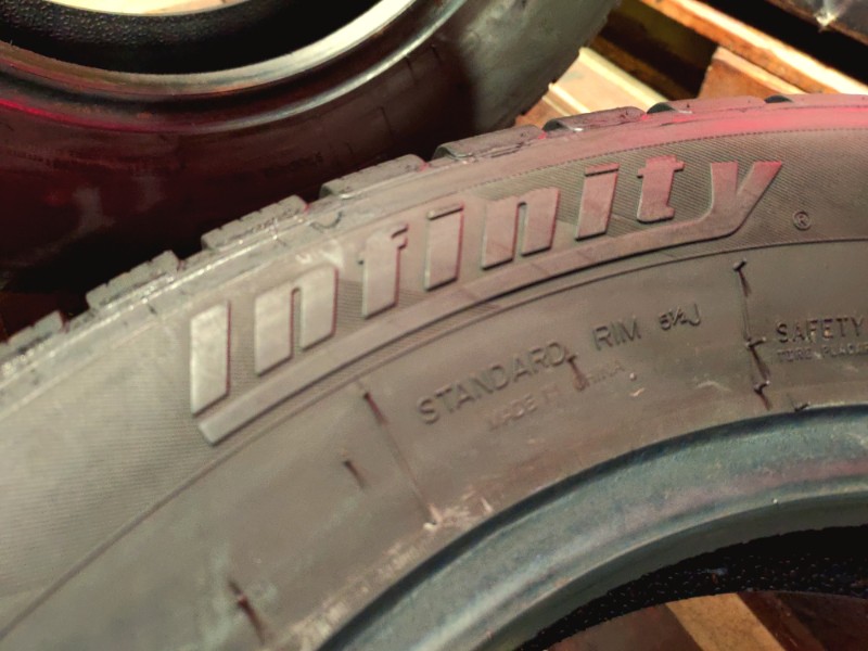 2 Gomme usate 185 65 14 Pneumatici Invernali INFINITY 2 Gomme usate 185 65 14 Pneumatici Invernali INFINITY