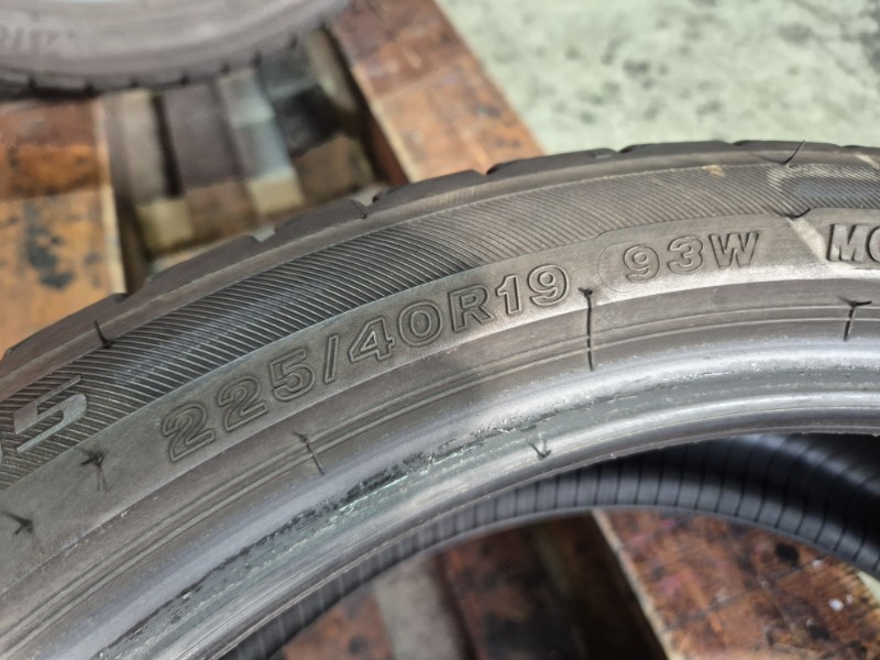 2 Gomme usate 225 40 19 Pneumatici Estivi BRIDGESTONE 2 Gomme usate 225 40 19 Pneumatici Estivi BRIDGESTONE