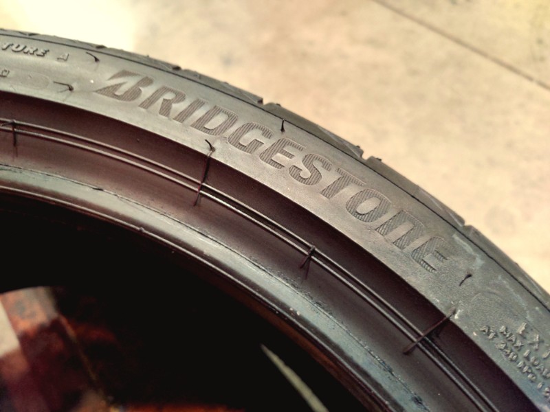 2 Gomme usate 235 35 19 Pneumatici Estivi BRIDGESTONE 2 Gomme usate 235 35 19 Pneumatici Estivi BRIDGESTONE