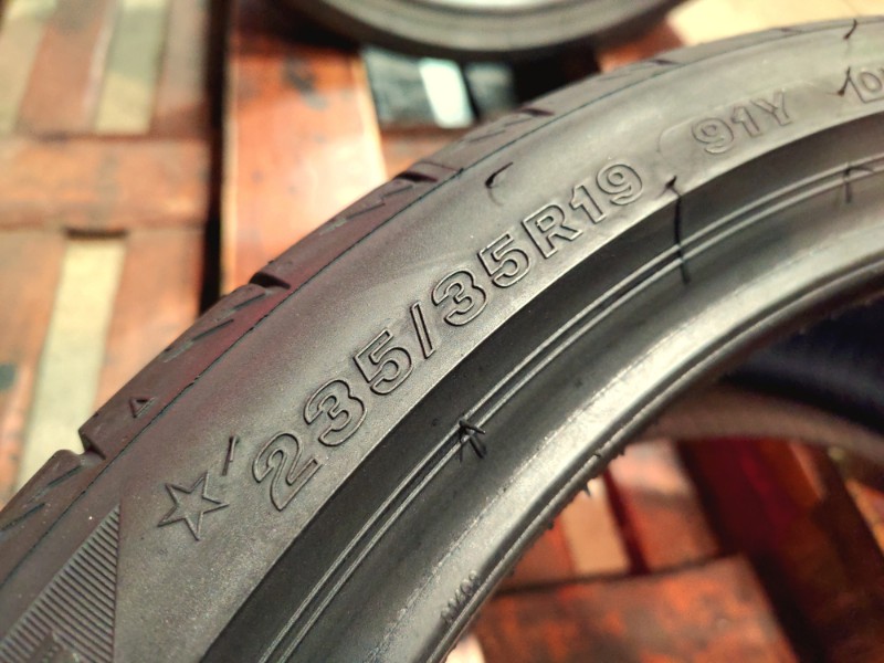 2 Gomme usate 235 35 19 Pneumatici Estivi BRIDGESTONE 2 Gomme usate 235 35 19 Pneumatici Estivi BRIDGESTONE