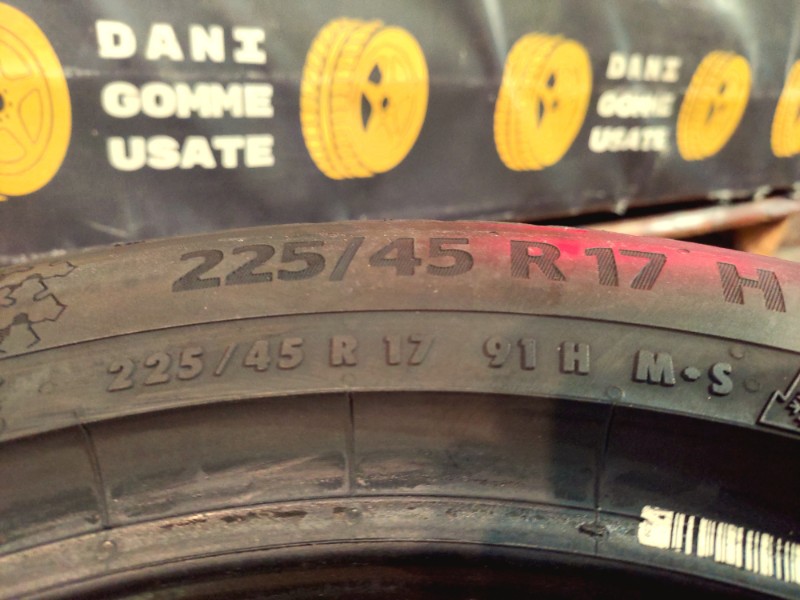 4 Gomme usate 225 45 17 Pneumatici Invernali CONTINENTAL 4 Gomme usate 225 45 17 Pneumatici Invernali CONTINENTAL