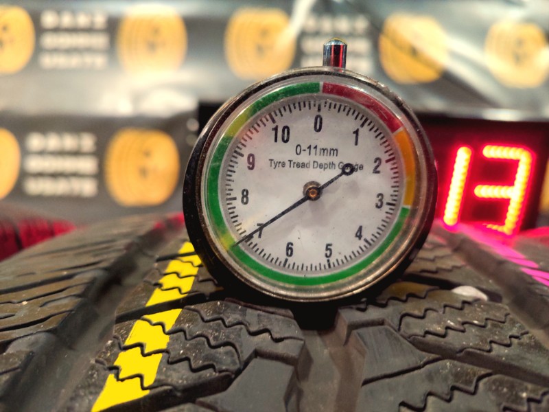 4 Gomme usate 235 65 16C Pneumatici Invernali CONTINENTAL 4 Gomme usate 235 65 16C Pneumatici Invernali CONTINENTAL