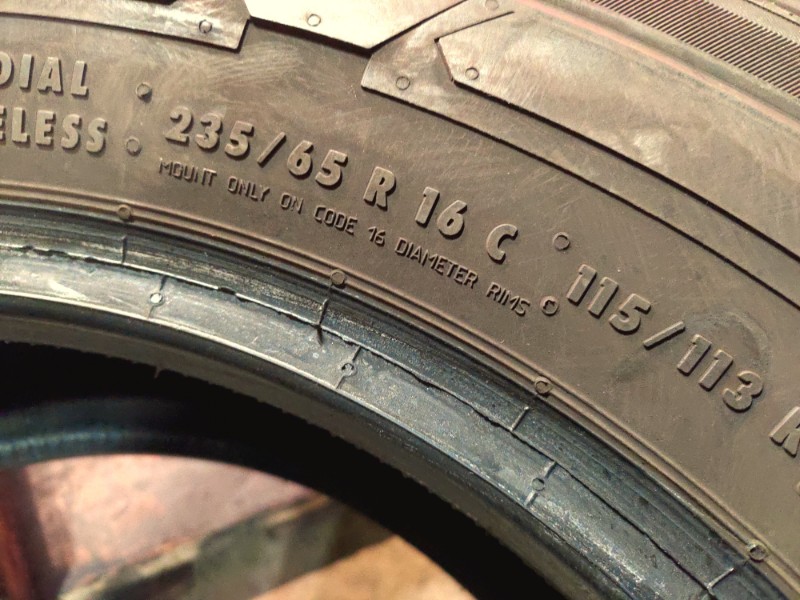 4 Gomme usate 235 65 16C Pneumatici Invernali CONTINENTAL 4 Gomme usate 235 65 16C Pneumatici Invernali CONTINENTAL