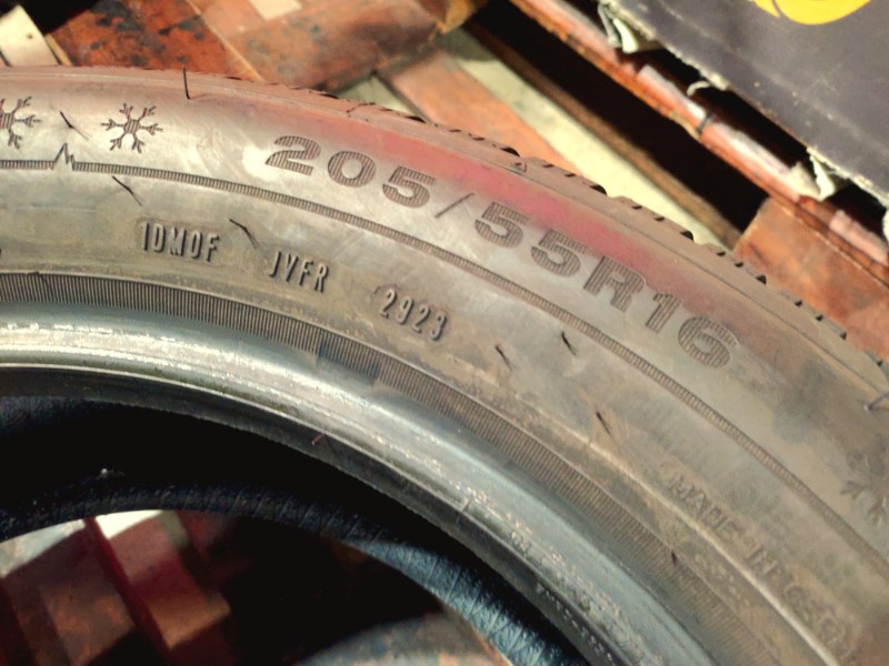 2 Gomme usate 205 55 16 Pneumatici Invernali DUNLOP 2 Gomme usate 205 55 16 Pneumatici Invernali DUNLOP