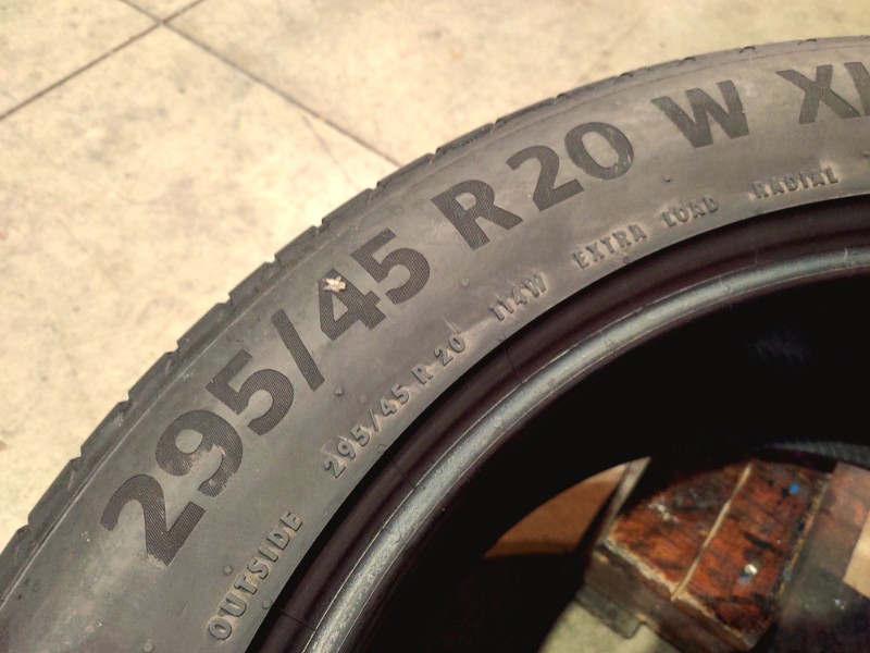 2 Gomme usate 295 45 20 Pneumatici Estivi CONTINENTAL 2 Gomme usate 295 45 20 Pneumatici Estivi CONTINENTAL