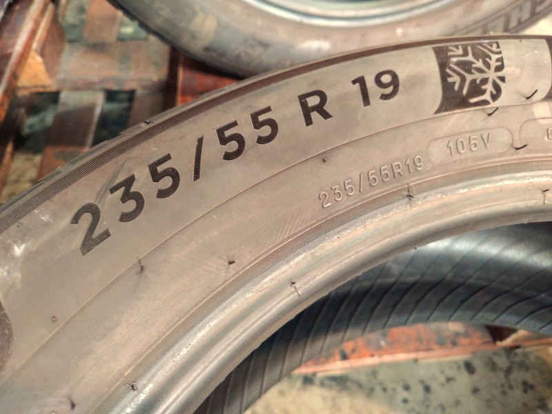 4 Gomme usate 235 55 19 Pneumatici Invernali MICHELIN 4 Gomme usate 235 55 19 Pneumatici Invernali MICHELIN