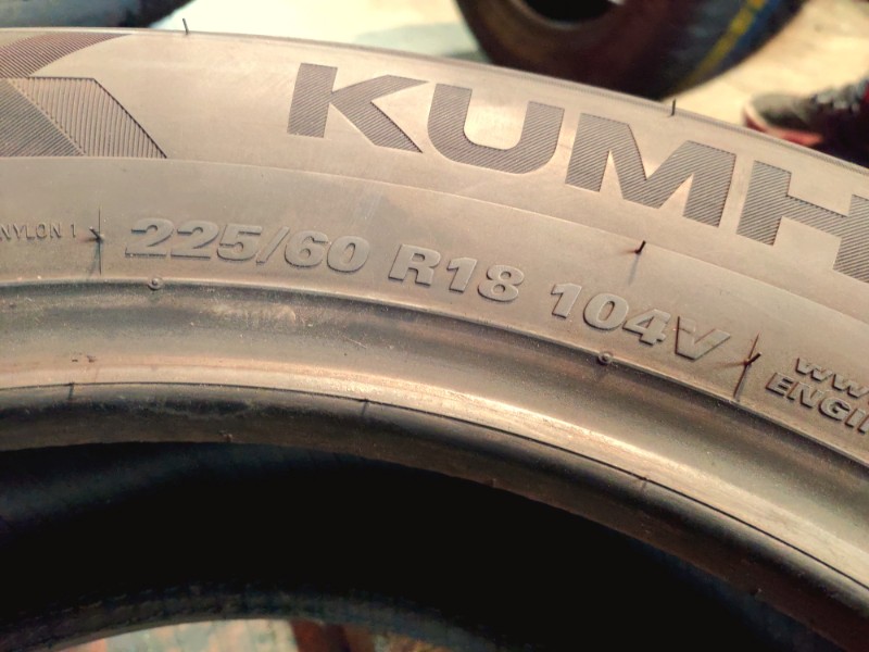 4 Gomme usate 225 60 18 Pneumatici Invernali KUMHO 4 Gomme usate 225 60 18 Pneumatici Invernali KUMHO