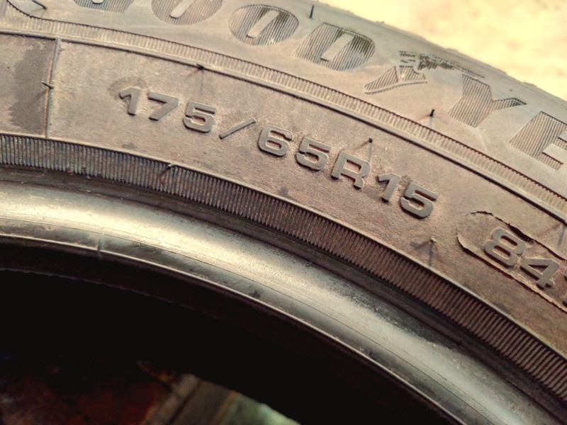 4 Gomme usate 175 65 15 Pneumatici Invernali GOODYEAR 4 Gomme usate 175 65 15 Pneumatici Invernali GOODYEAR
