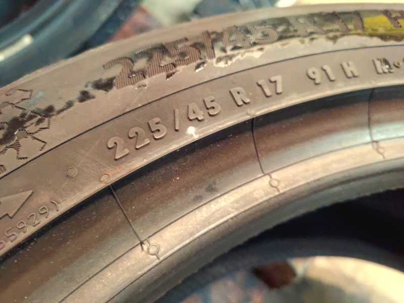 4 Gomme usate 225 45 17 Pneumatici Invernali CONTINENTAL 4 Gomme usate 225 45 17 Pneumatici Invernali CONTINENTAL