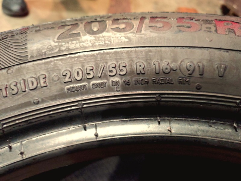 2 Gomme usate 205 55 16 Pneumatici Estivi CONTINENTAL 2 Gomme usate 205 55 16 Pneumatici Estivi CONTINENTAL