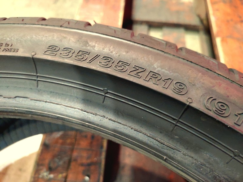2 Gomme usate 235 35 19 Pneumatici Estivi BRIDGESTONE 2 Gomme usate 235 35 19 Pneumatici Estivi BRIDGESTONE
