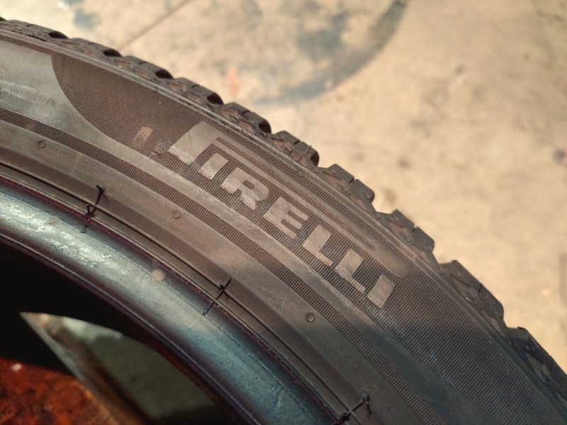 2 Gomme usate 225 40 18 Pneumatici 4 Stagioni PIRELLI 2 Gomme usate 225 40 18 Pneumatici 4 Stagioni PIRELLI
