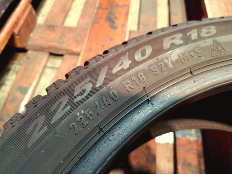 2 Gomme usate 225 40 18 Pneumatici 4 Stagioni PIRELLI 2 Gomme usate 225 40 18 Pneumatici 4 Stagioni PIRELLI