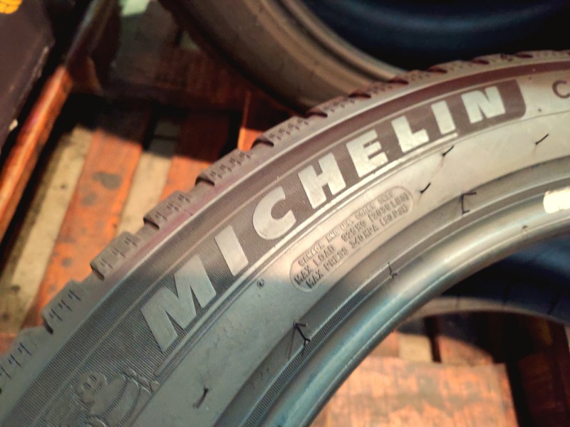 4 Gomme usate 255 45 20 Pneumatici 4 Stagioni MICHELIN 4 Gomme usate 255 45 20 Pneumatici 4 Stagioni MICHELIN
