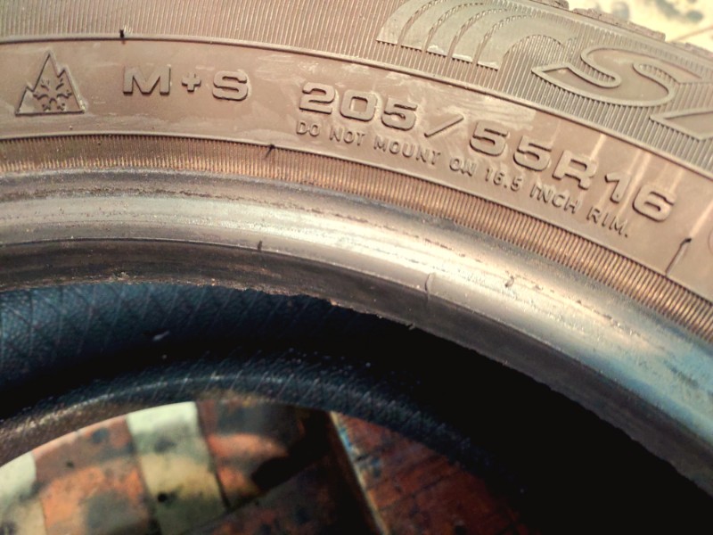 2 Gomme usate 205 55 16 Pneumatici Invernali SAVA 2 Gomme usate 205 55 16 Pneumatici Invernali SAVA