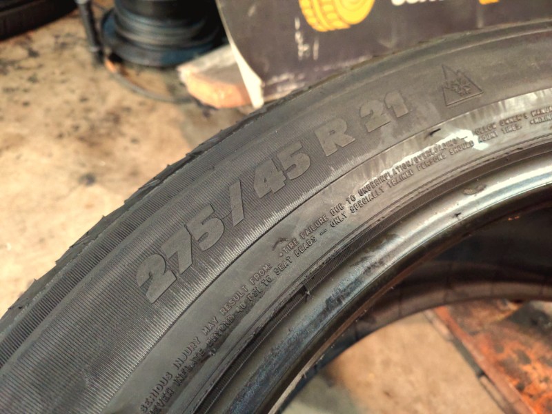 4 Gomme usate 275 45 21 Pneumatici Invernali MICHELIN 4 Gomme usate 275 45 21 Pneumatici Invernali MICHELIN