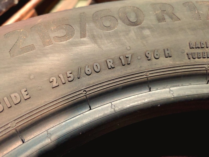 2 Gomme usate 215 60 17 Pneumatici Estivi CONTINENTAL 2 Gomme usate 215 60 17 Pneumatici Estivi CONTINENTAL