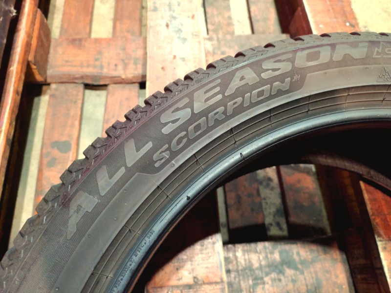 2 Gomme usate 245 45 20 Pneumatici 4 Stagioni PIRELLI 2 Gomme usate 245 45 20 Pneumatici 4 Stagioni PIRELLI