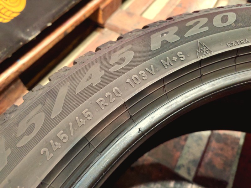 2 Gomme usate 245 45 20 Pneumatici 4 Stagioni PIRELLI 2 Gomme usate 245 45 20 Pneumatici 4 Stagioni PIRELLI