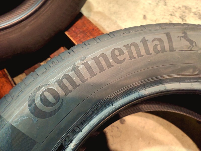 4 Gomme usate 235 60 18 Pneumatici Estivi CONTINENTAL 4 Gomme usate 235 60 18 Pneumatici Estivi CONTINENTAL
